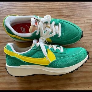 Nike running shoes. 7.5W Green and yellow.